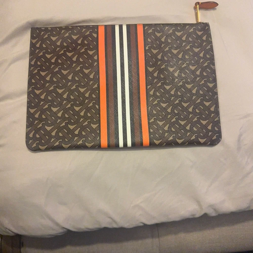 Burberry Brown and Orange Oversized Clutch - Picture 5 of 5